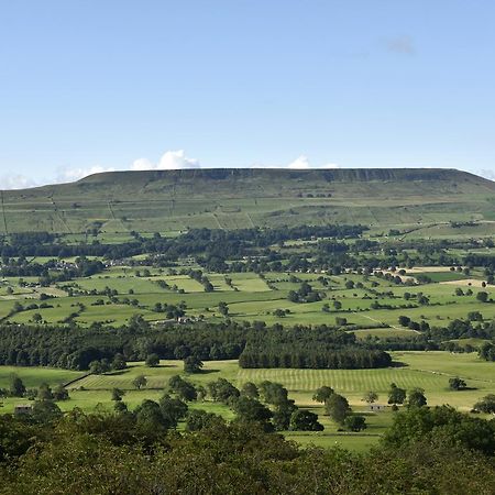 Bolton Arms Hotel Redmire Екстериор снимка
