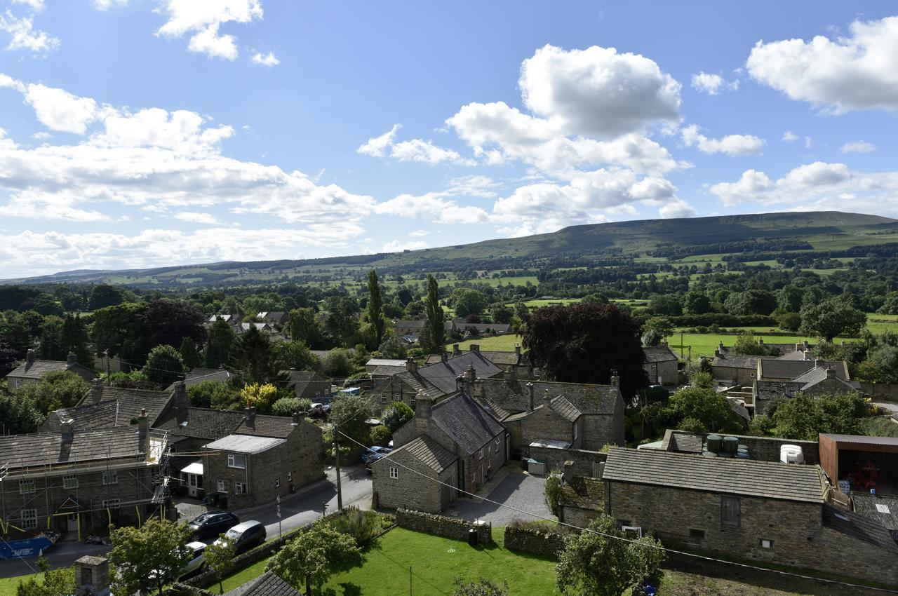 Bolton Arms Hotel Redmire Екстериор снимка